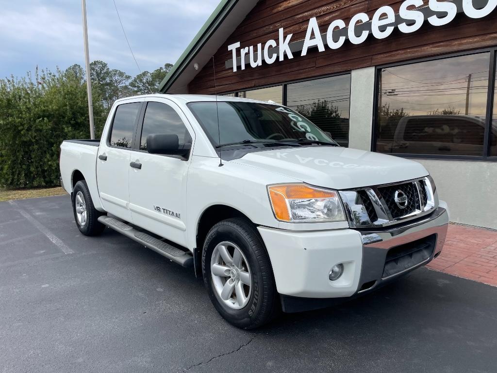 2014 Nissan Titan SV's photo
