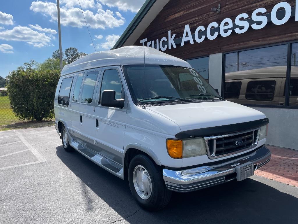 2003 Ford E-Series E-150 Van's photo